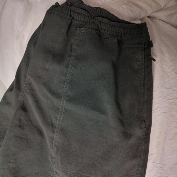 Forrest green lululemon jogging shorts large worn - Picture 2 of 3
